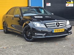 Mercedes-Benz C-klasse - 180 AMG Pakket / NAP / TOPSTAAT / AUT / Navi / Ecc / Cruise Control / F1 / AMG Uitlaten /