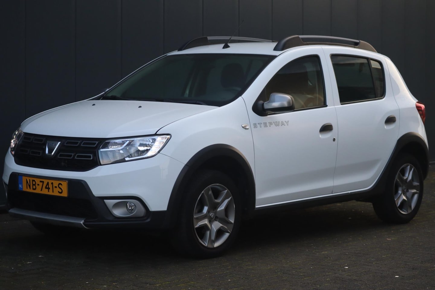 Dacia Sandero Stepway - 0.9 TCe Laureate | PDC | Trekhaak | Org. NL - AutoWereld.nl