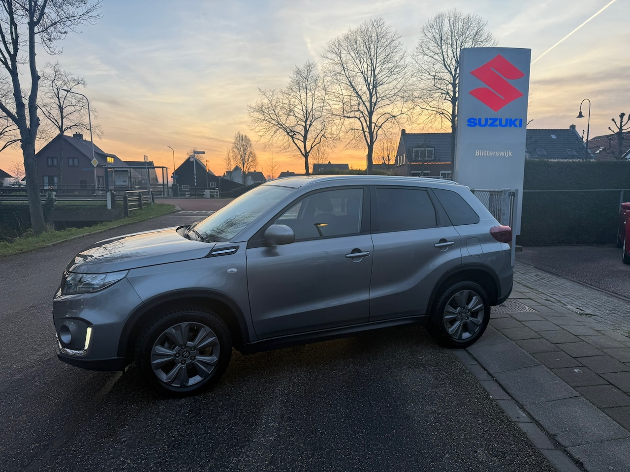 Suzuki Vitara - 1.4 Boosterjet Select Smart Hybrid // 1500 kilo trekgewicht // Snel te rijden // Rijklaar - AutoWereld.nl