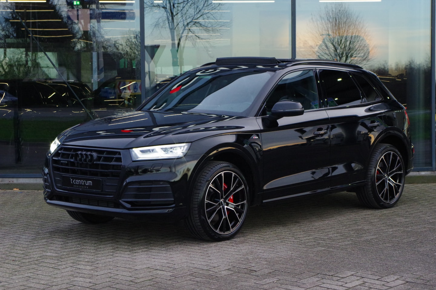 Audi Q5 - 55 TFSI e 367 PK Quattro Competition PHEV, Panoramadak, Camera, 21" LM - AutoWereld.nl