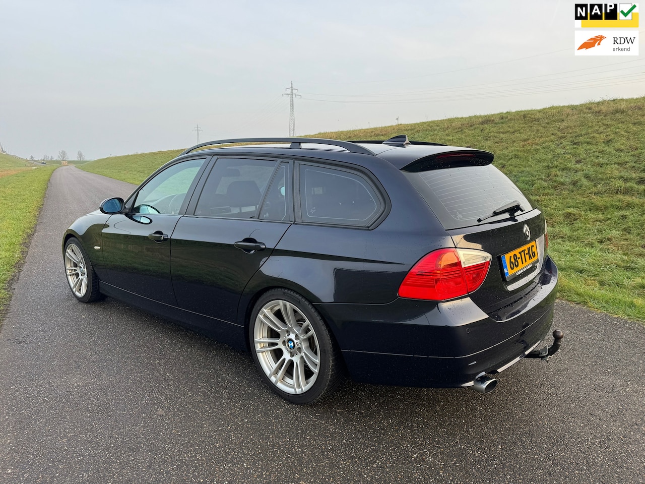 BMW 3-serie Touring - 320i High Executive 320i High Executive - AutoWereld.nl
