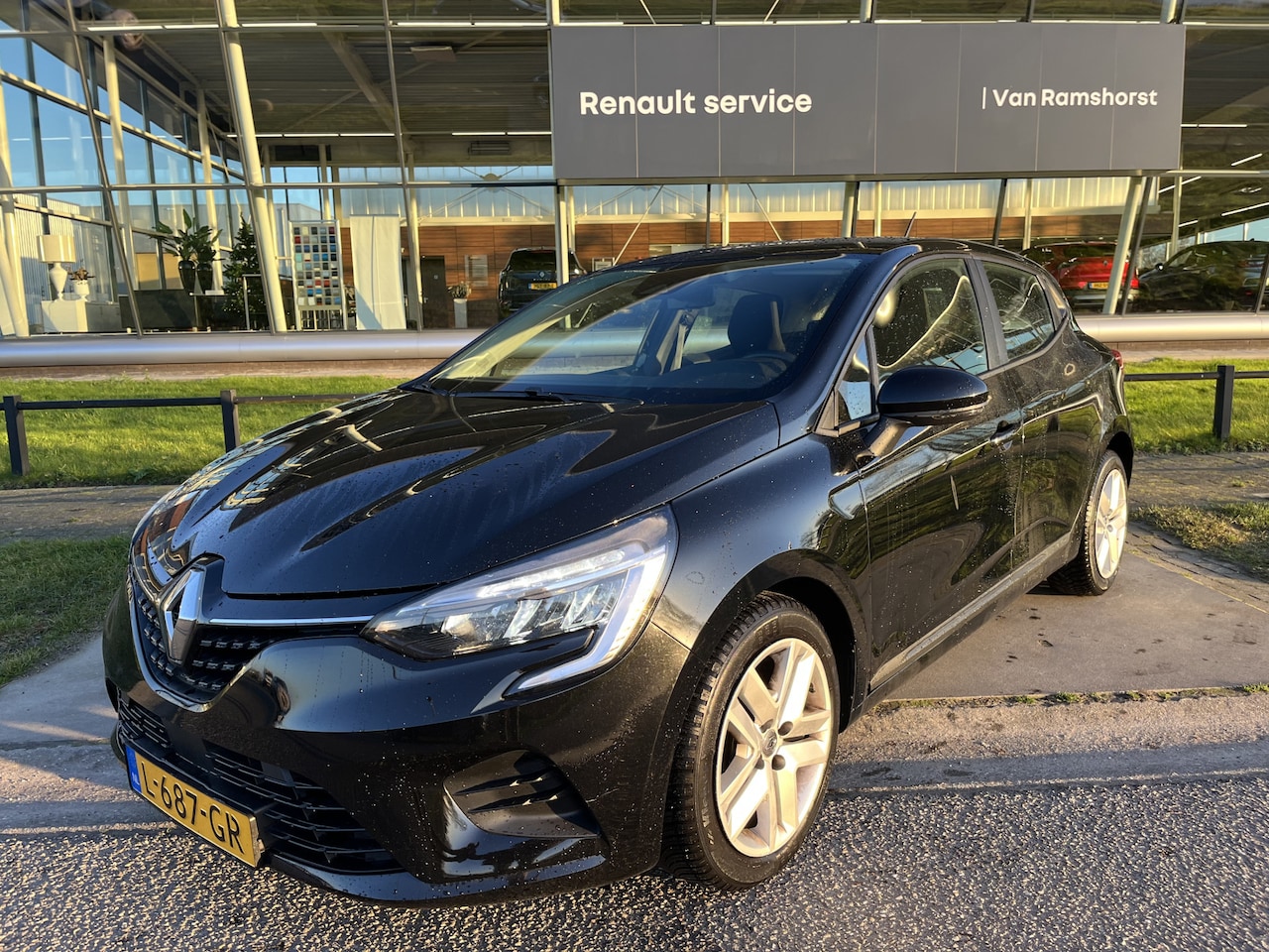 Renault Clio - 1.0 TCe / Apple Carplay - Android Auto / Airco / Navi / Parkeerksensoren. Achter/ - AutoWereld.nl