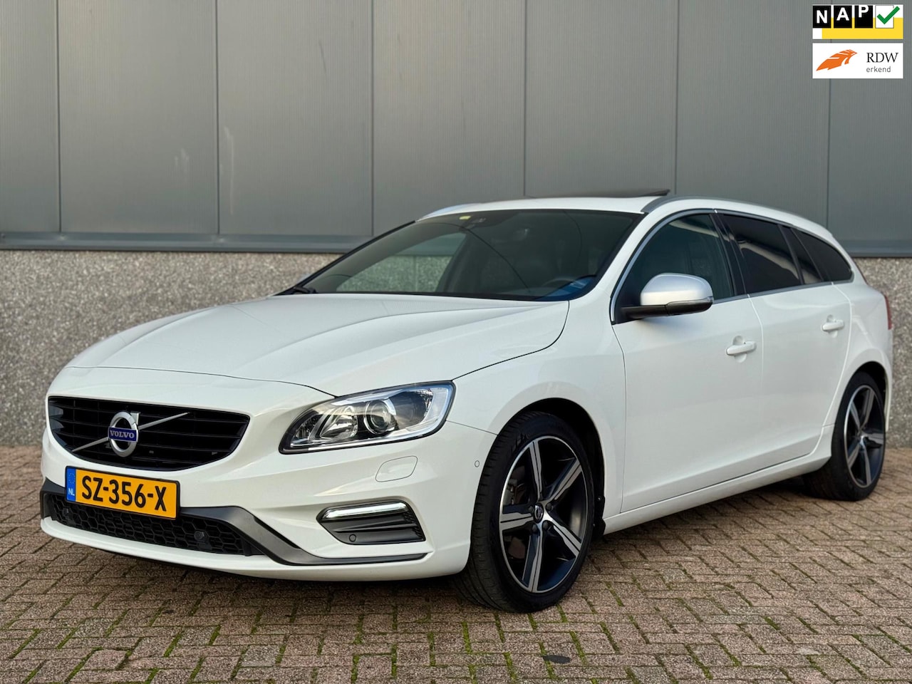 Volvo V60 - 2.0 T4 Business Sport R-DESIGN Camera/Leder/Navi - AutoWereld.nl