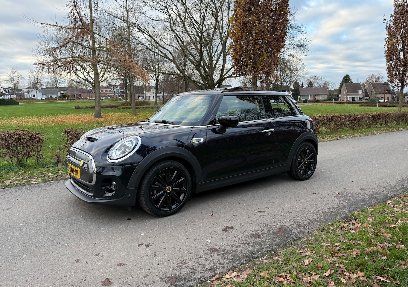 MINI Mini-Electric - Yours | Full option | Lederen Bekleding | Schuif-kanteldak | Stoelverwarming - AutoWereld.nl