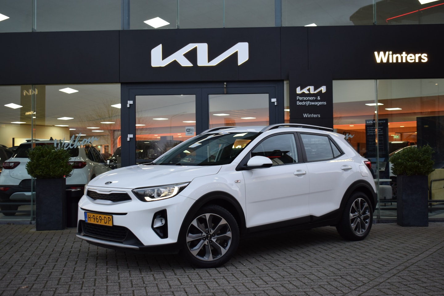 Kia Stonic - 1.0 T-GDi DynamicLine | Airco | Cruise Control | Navigatie | Camera | BlueTooth | Tot 10Jr - AutoWereld.nl