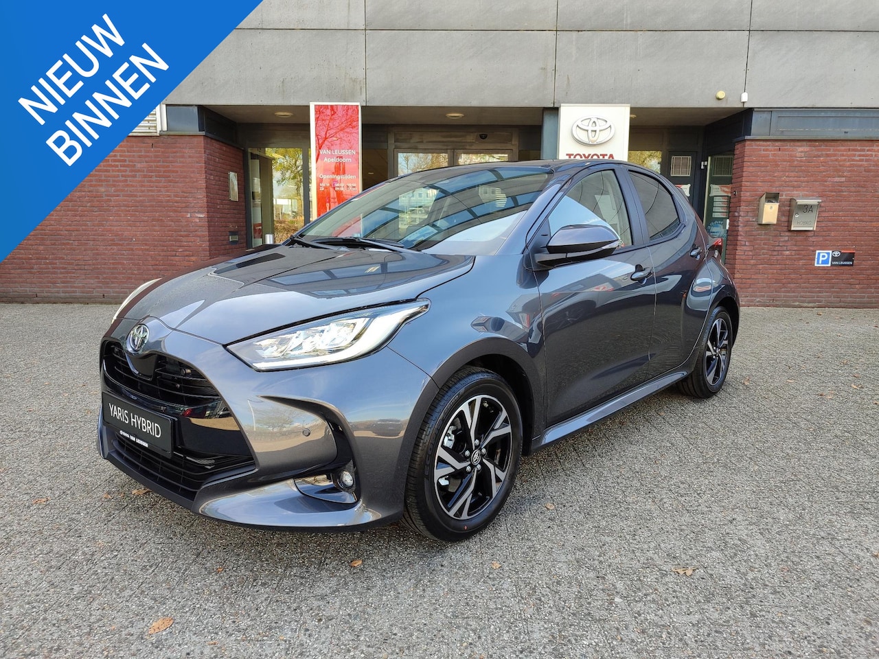 Toyota Yaris - Hybrid 115 DYNAMIC NIEUW DIRECT LEVERBAAR! STOEL/STUURVERW BLIND SPOT PARK-SENSOREN KEYLES - AutoWereld.nl