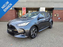Toyota Yaris - Hybrid 115 DYNAMIC NIEUW DIRECT LEVERBAAR STOEL/STUURVERW BLIND SPOT PARK-SENSOREN KEYLESS