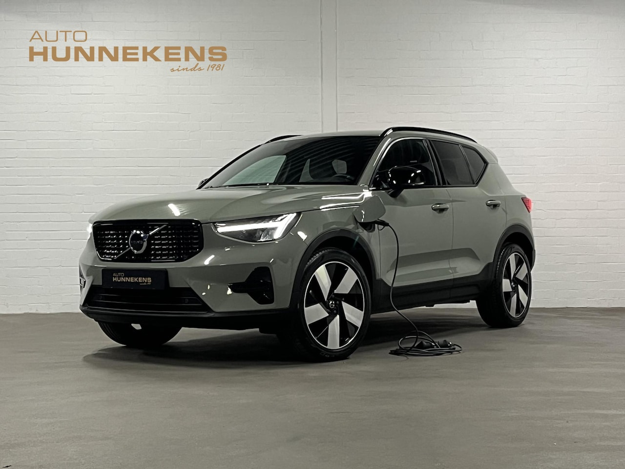 Volvo XC40 - T5 Recharge Plus Dark Adaptive Cruise | Camera | Stoel-/stuurverwarming | Harmon Kardon | - AutoWereld.nl