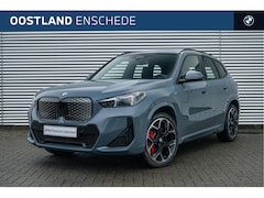 BMW iX1 - eDrive20 M Sport / Panoramadak / Sportstoelen / Achteruitrijcamera / M Adaptief onderstel