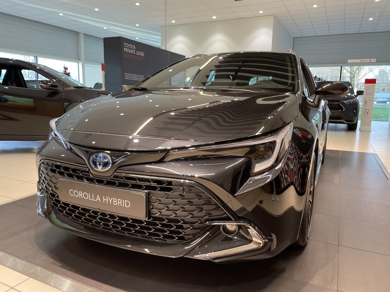 Toyota Corolla Touring Sports - Hybrid 140 Dynamic | Apple Carplay | 17 inch LM velgen | Getinte ramen | Zeer lage KM stan - AutoWereld.nl