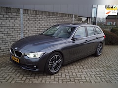 BMW 3-serie Touring - 320i Centennial High Executive Autom Panodak Leder Stoelverw Navi Clima Cruise LED Kopl PD