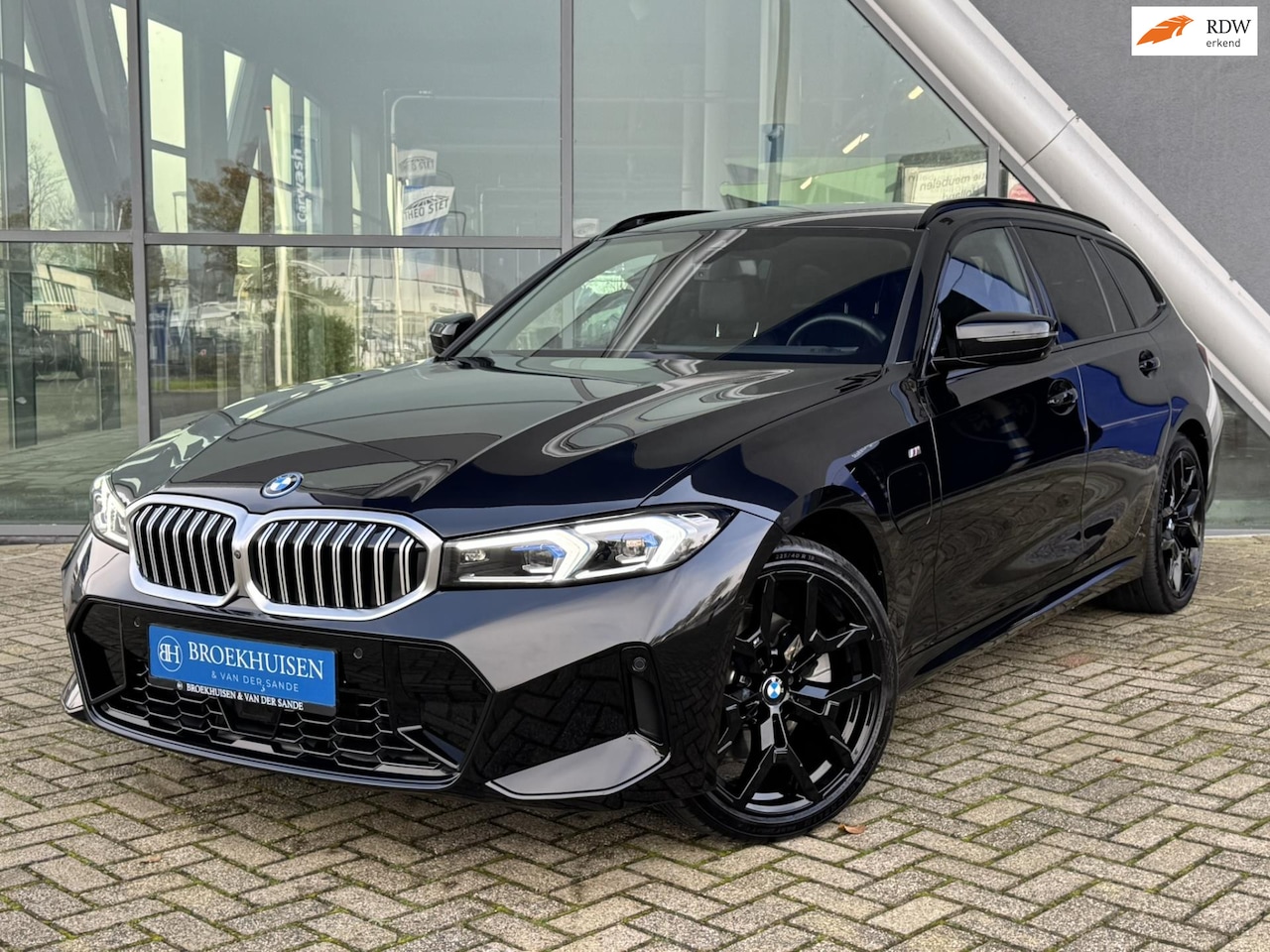 BMW 3-serie Touring - 330e Plug In Hybride M Sport 292pk HU Display / 360 Camera / Stoelverwarming - AutoWereld.nl