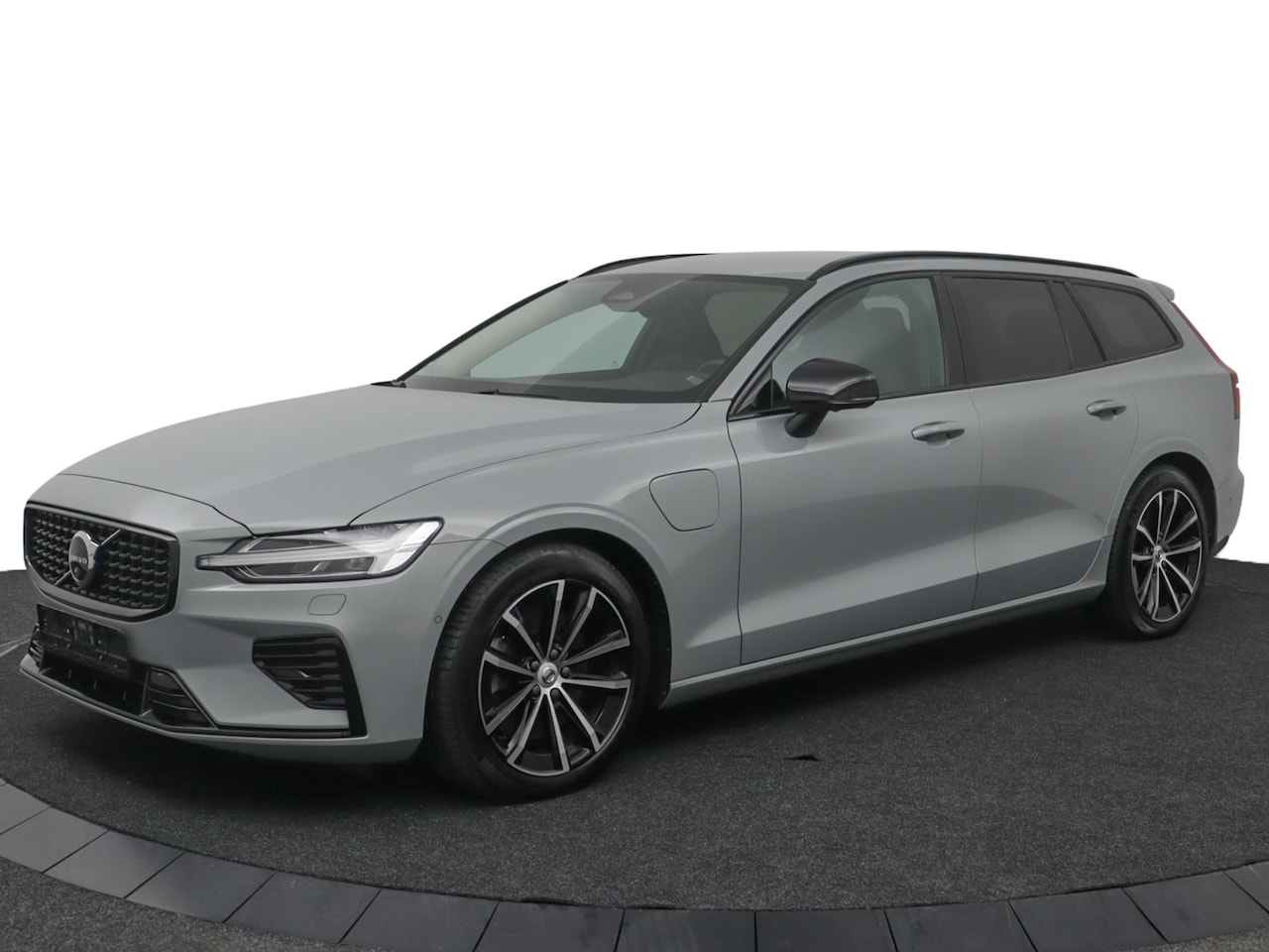 Volvo V60 - T6 hybride AWD Plus Dark|H&K|ACC|PILOT|360|BLIS - AutoWereld.nl