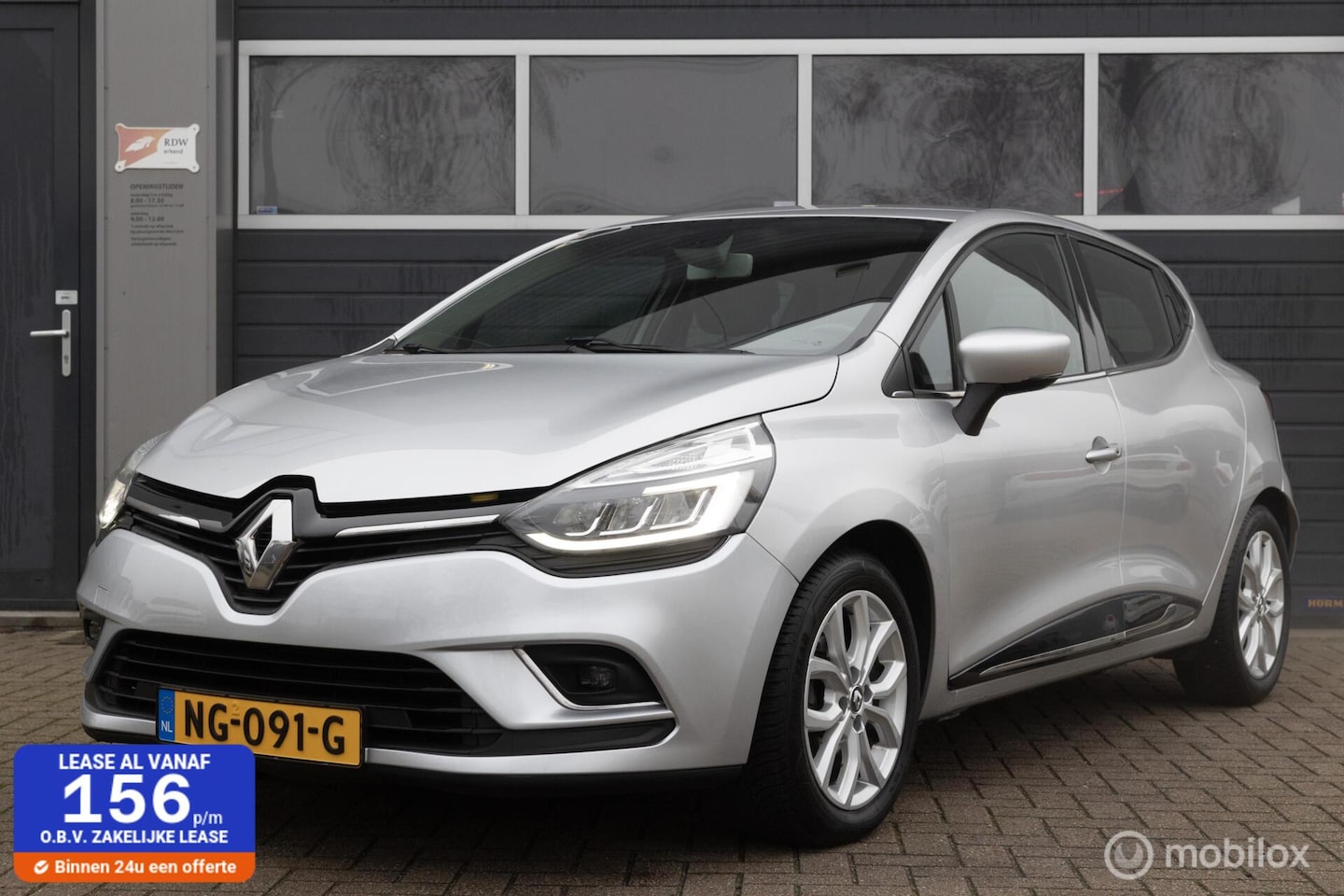 Renault Clio - 0.9 TCe Intens LED NAVI PDC CRUISE TREKHAAK - AutoWereld.nl