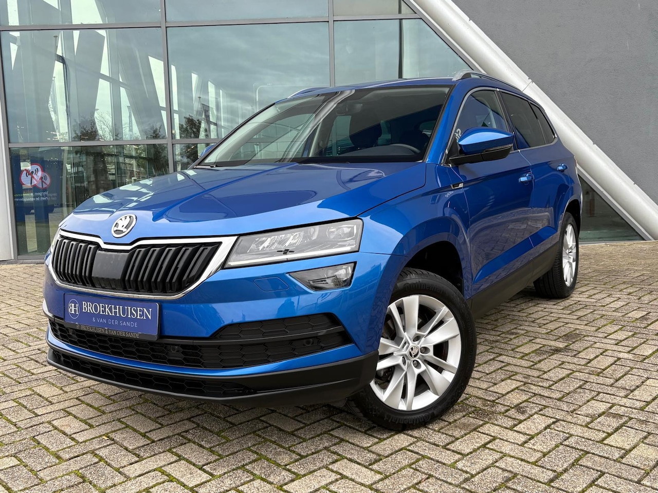 Skoda Karoq - 1.5 TSI ACT Sportline Business 150pk Navigatie / Stoelverwarming / Adaptive Cruise Control - AutoWereld.nl