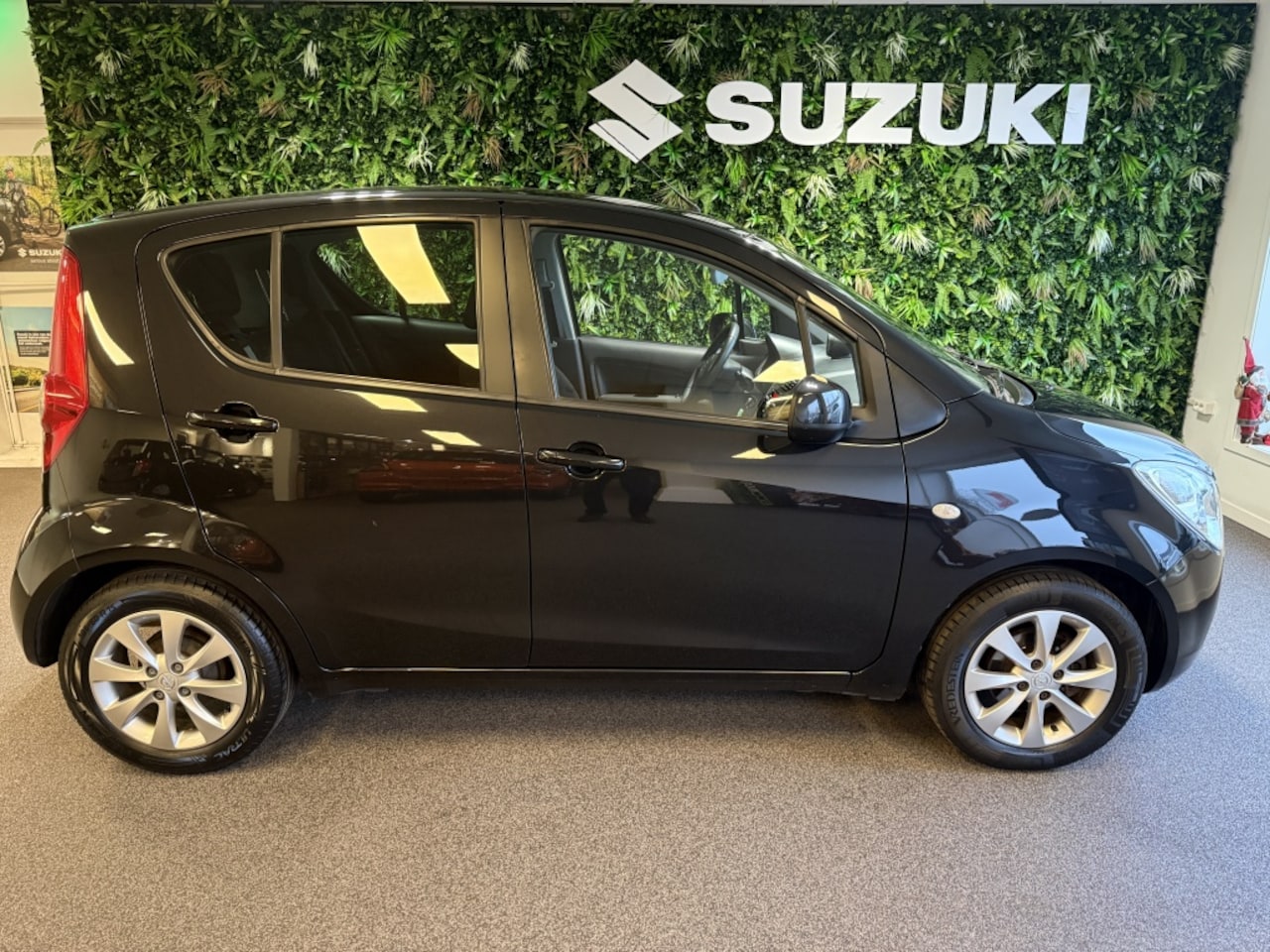 Opel Agila - Airconditioning Trekhaak 1.0 Berlin Sportvelgen Originele radio/CD stuurbediening - AutoWereld.nl