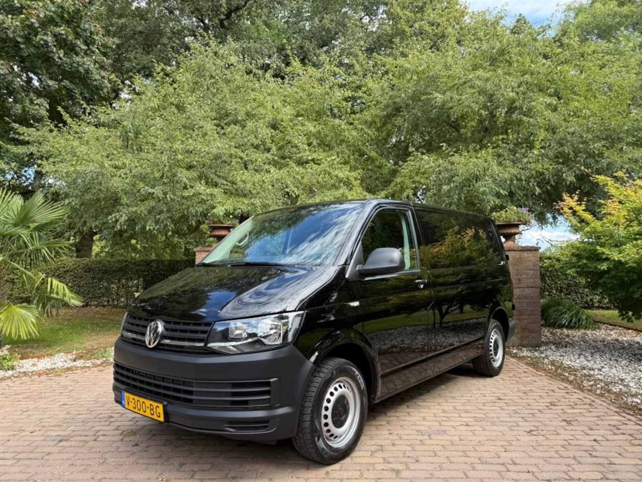 Volkswagen Transporter - T6 150 PK Trekgewicht 2500 KG 6 versnellingen Navigatie EURO 6 - AutoWereld.nl