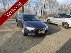 Volvo V70 - 1.6 T4 Limited Edition TREKHAAK AUTOMAAT LEER STOELVERWARMING