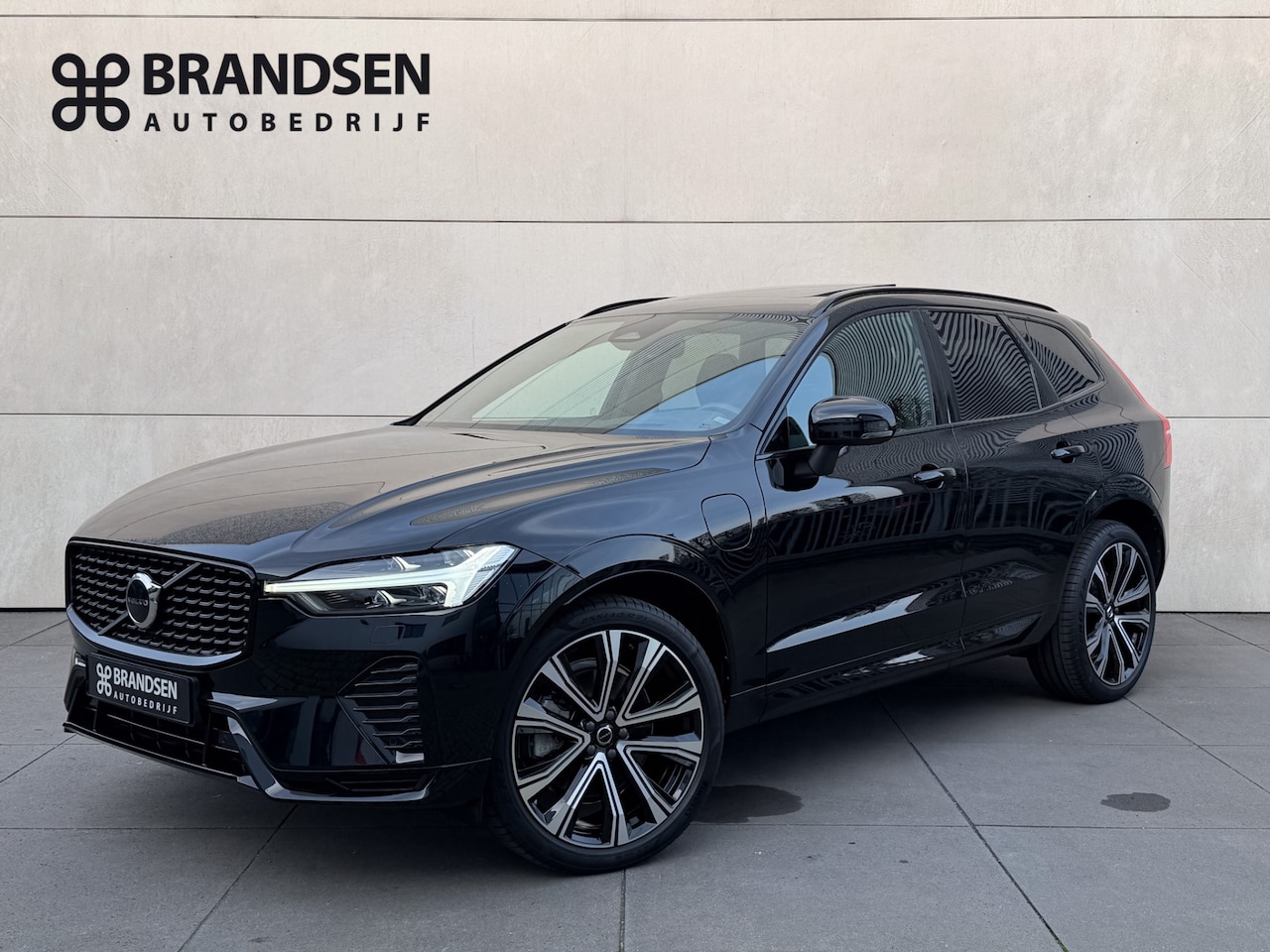 Volvo XC60 - 2.0 T8 Plug-in hybrid AWD Ultimate Dark -Longe Range-Luchtv.-ACC-Pano-Mass/Vent.-21"-Trekh - AutoWereld.nl