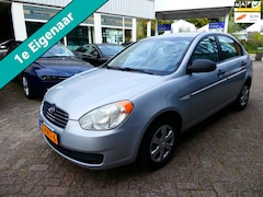 Hyundai Accent - 1.4i Dynamic 97pk Sedan Airco Trekhaak 1100kg. 1e eigenaar