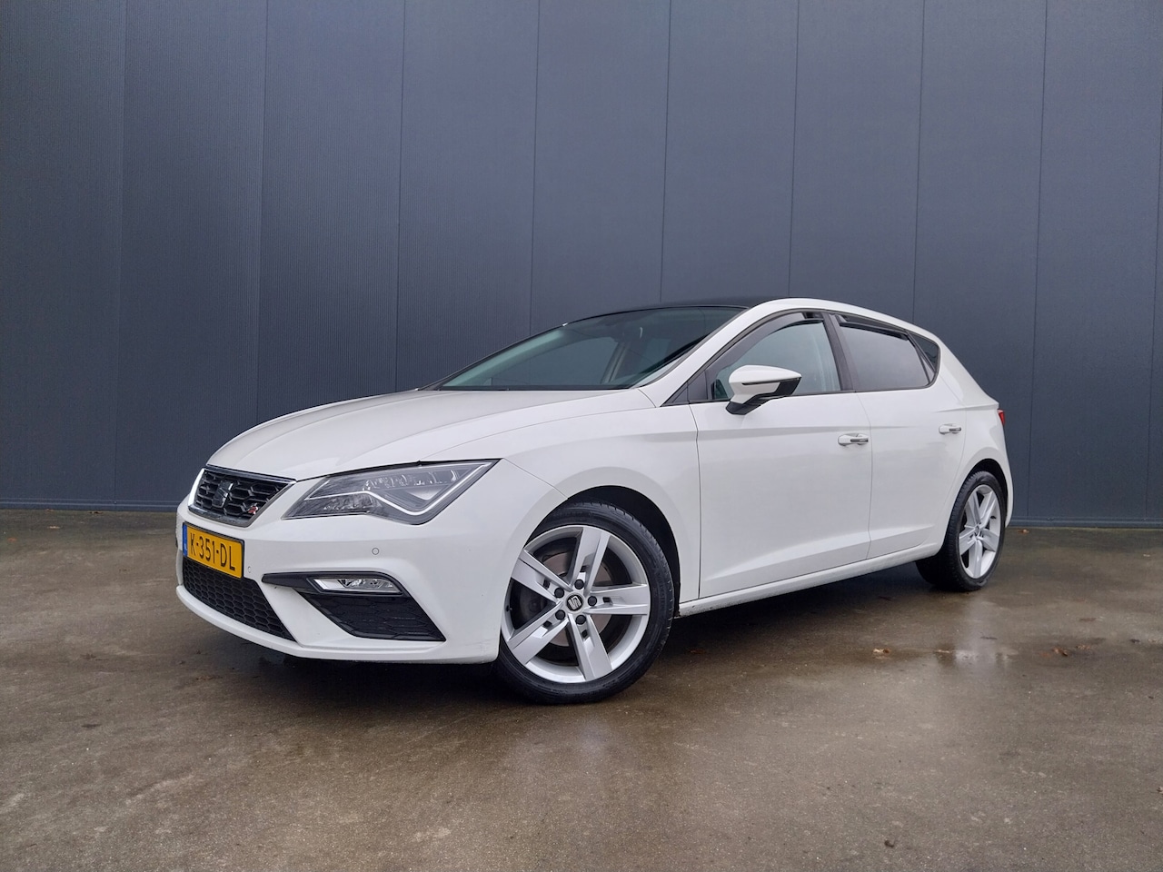 SEAT Leon - 1.4 TSI FR ZWART DAK FULL LED NAVI CRUISE ECC TREKHAAK - AutoWereld.nl