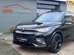 Volkswagen Tiguan - 1.5 eHybrid R-Line pano trekh leder 1EIG NAP NL-auto