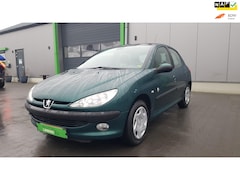 Peugeot 206 - 1.6 Roland Garros in zeer nette uitvoering, Perfect onderhouden Pano dak Airco Nieuwe APK
