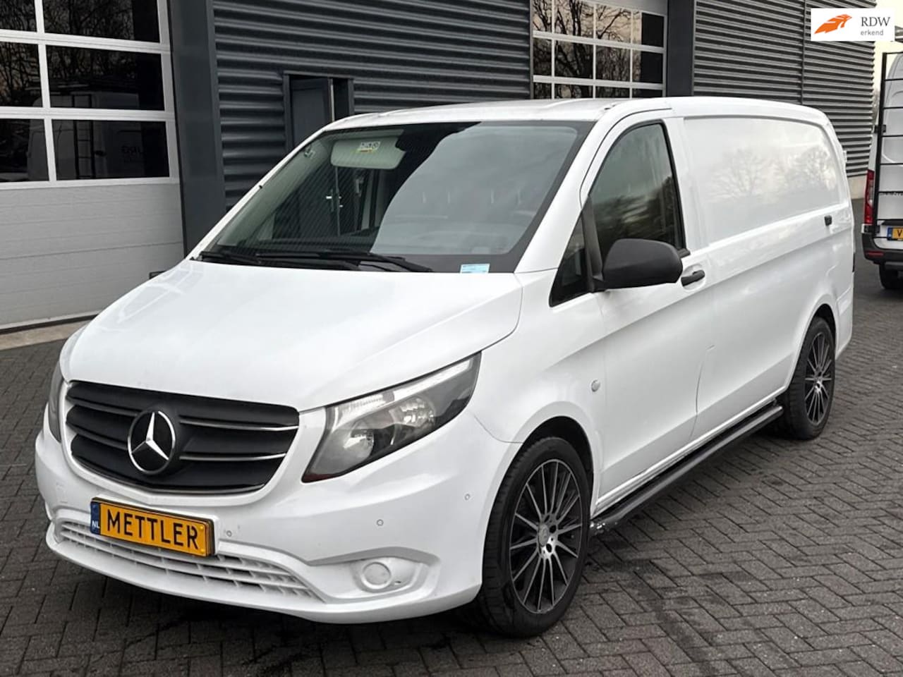 Mercedes-Benz Vito - 119 CDI  Lang 119 CDI Lang, airco, stoelverwarming, trekhaak, apple carplay - AutoWereld.nl