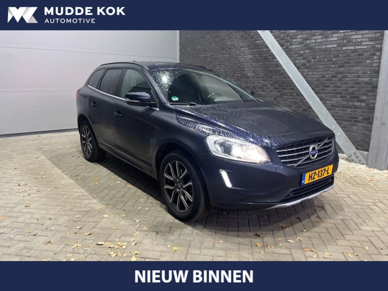 Volvo XC60 - D4 Momentum | Aut | Panoramadak | Trekhaak | Camera | Xenon | Getint Glas - AutoWereld.nl