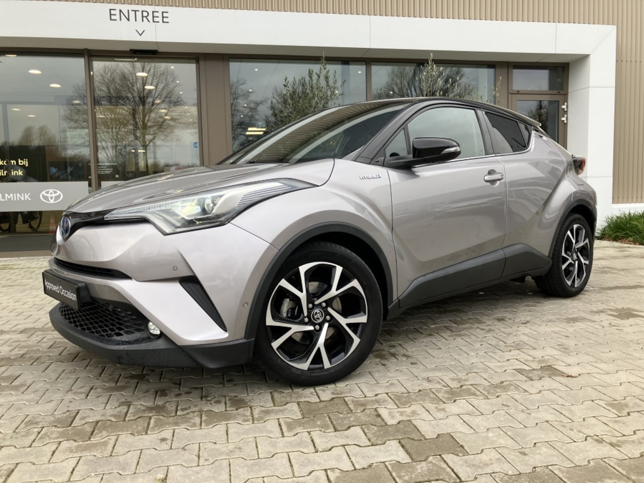 Toyota C-HR - 1.8 Hybrid Bi-Tone | JBL | Navi | Blindspot | PDC v/a | Leder - AutoWereld.nl