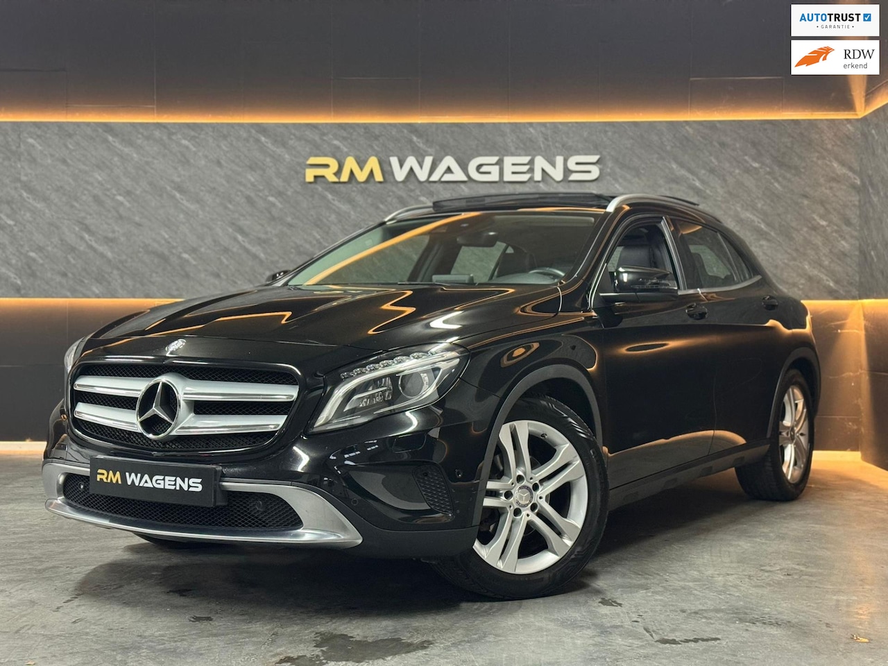Mercedes-Benz GLA-Klasse - 200 Prestige|PANO|TREKHAAK|CAM|CARPLAY|SFEERV|STOELV - AutoWereld.nl
