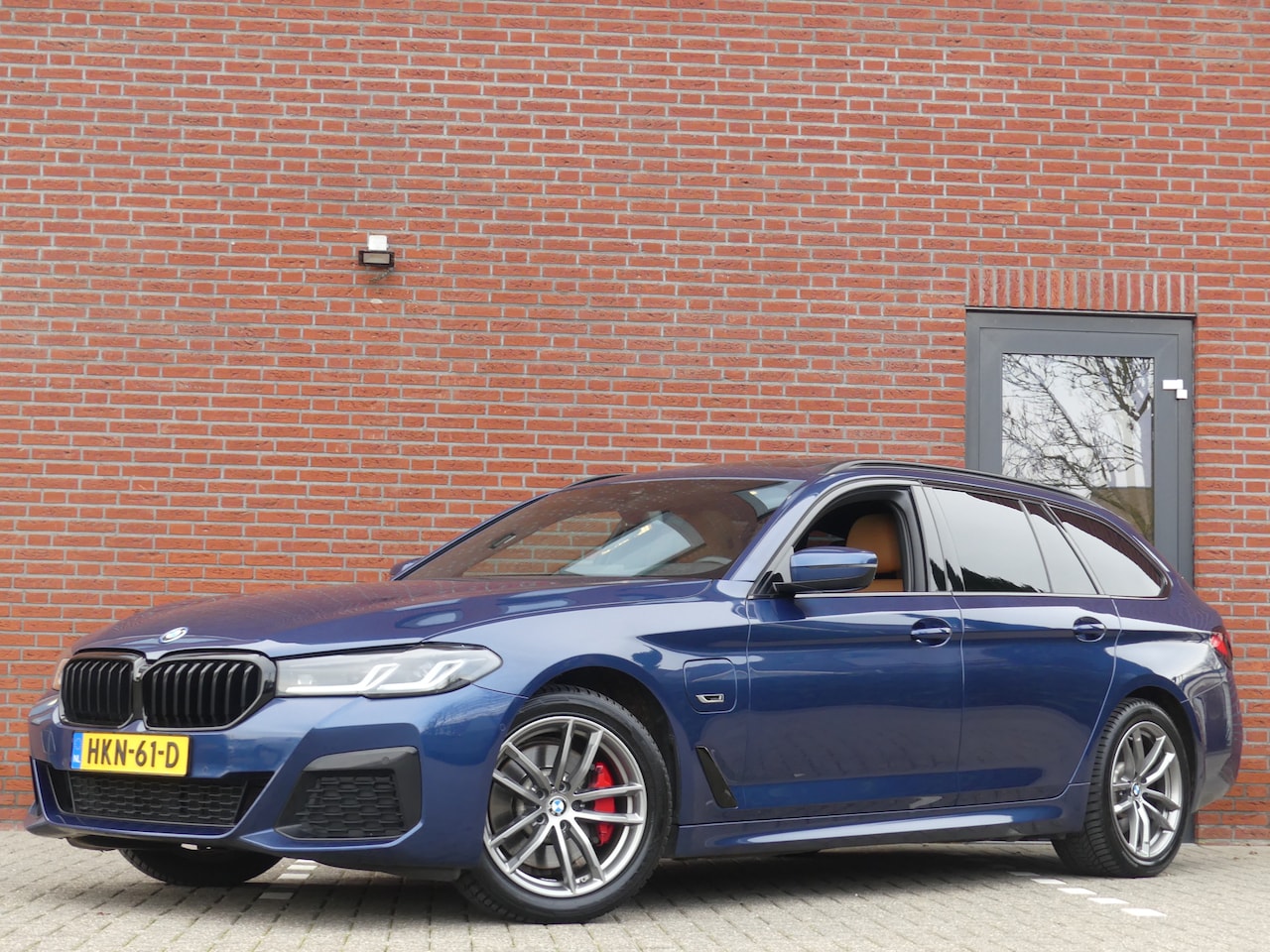 BMW 5-serie Touring - 530e xDrive M-Sport / Panoramadak - AutoWereld.nl