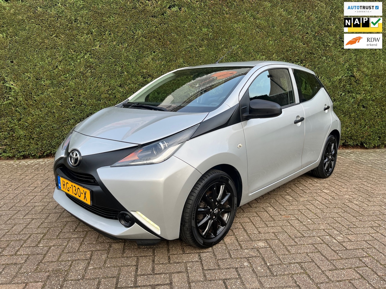 Toyota Aygo - 1.0 VVT-i x-fun 1.0 VVT-i x-fun, Airco, Led, 5-drs, Eerste eigenaar ! - AutoWereld.nl