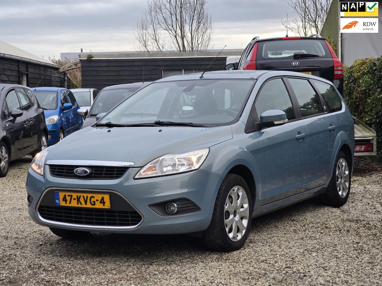 Ford Focus Wagon - 1.6 Ghia Automaat/Schuifdak/Trekhaak - AutoWereld.nl