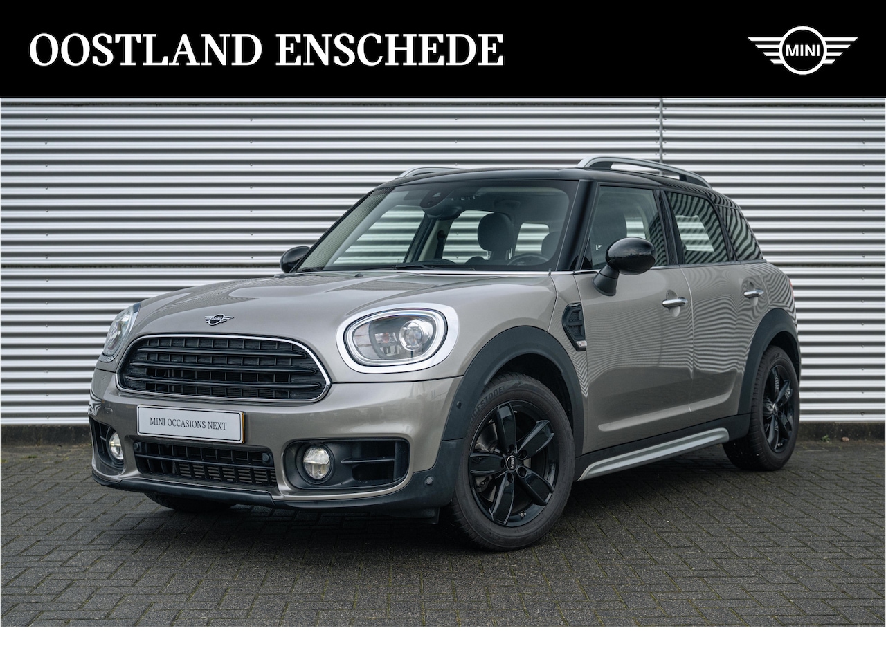 MINI Countryman - Cooper Salt Automaat / Panoramadak / Achteruitrijcamera / LED / Park Assistant / Comfortst - AutoWereld.nl