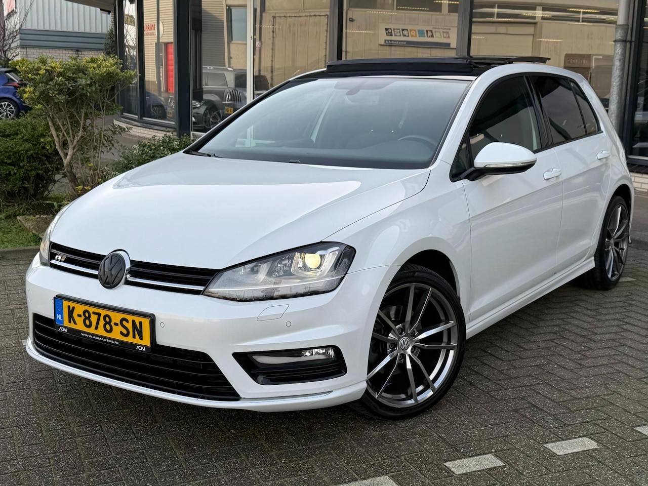 Volkswagen Golf - 1.4 TSI ACT R-Line l PANO l SFEERVERLICHTING - AutoWereld.nl