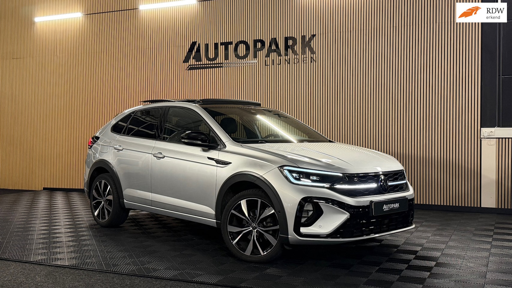 Volkswagen Taigo - 1.0 TSI 3x R-Line PANO/IQ LIGHTS/KEYLESS/VIRTUAL/CARPLAY/ACC/AUTOMAAT/CAMERA/STOELVERWARMI - AutoWereld.nl