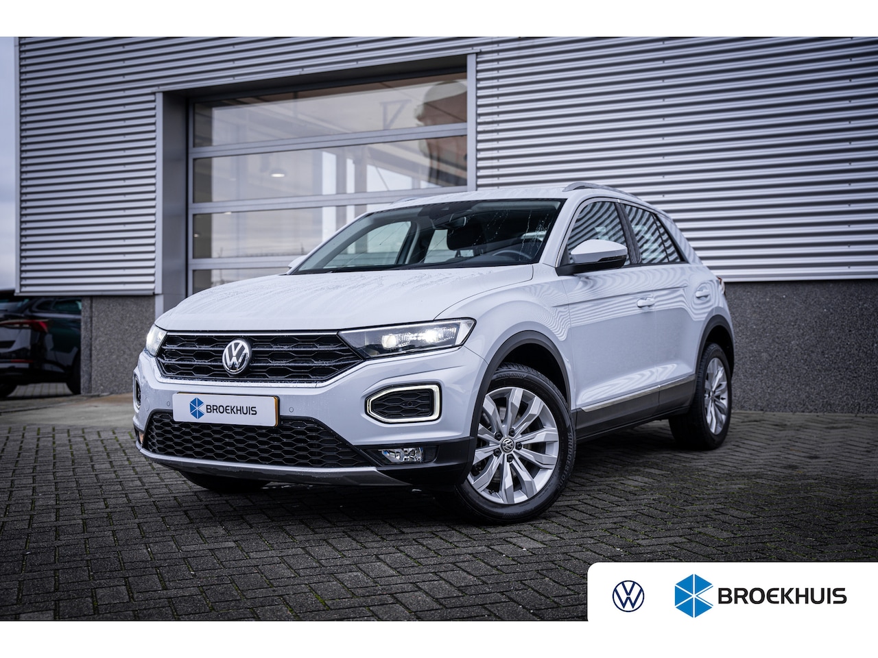 Volkswagen T-Roc - 1.5 TSI Sport | Airco (automatisch) | Lichtmetalen velgen 17" | Trekhaak - AutoWereld.nl