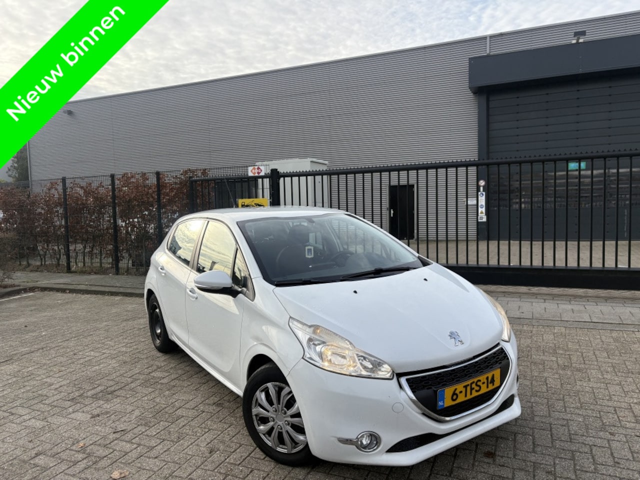 Peugeot 208 - 1.2 VTi Active Navi/Clima/Cruise - AutoWereld.nl