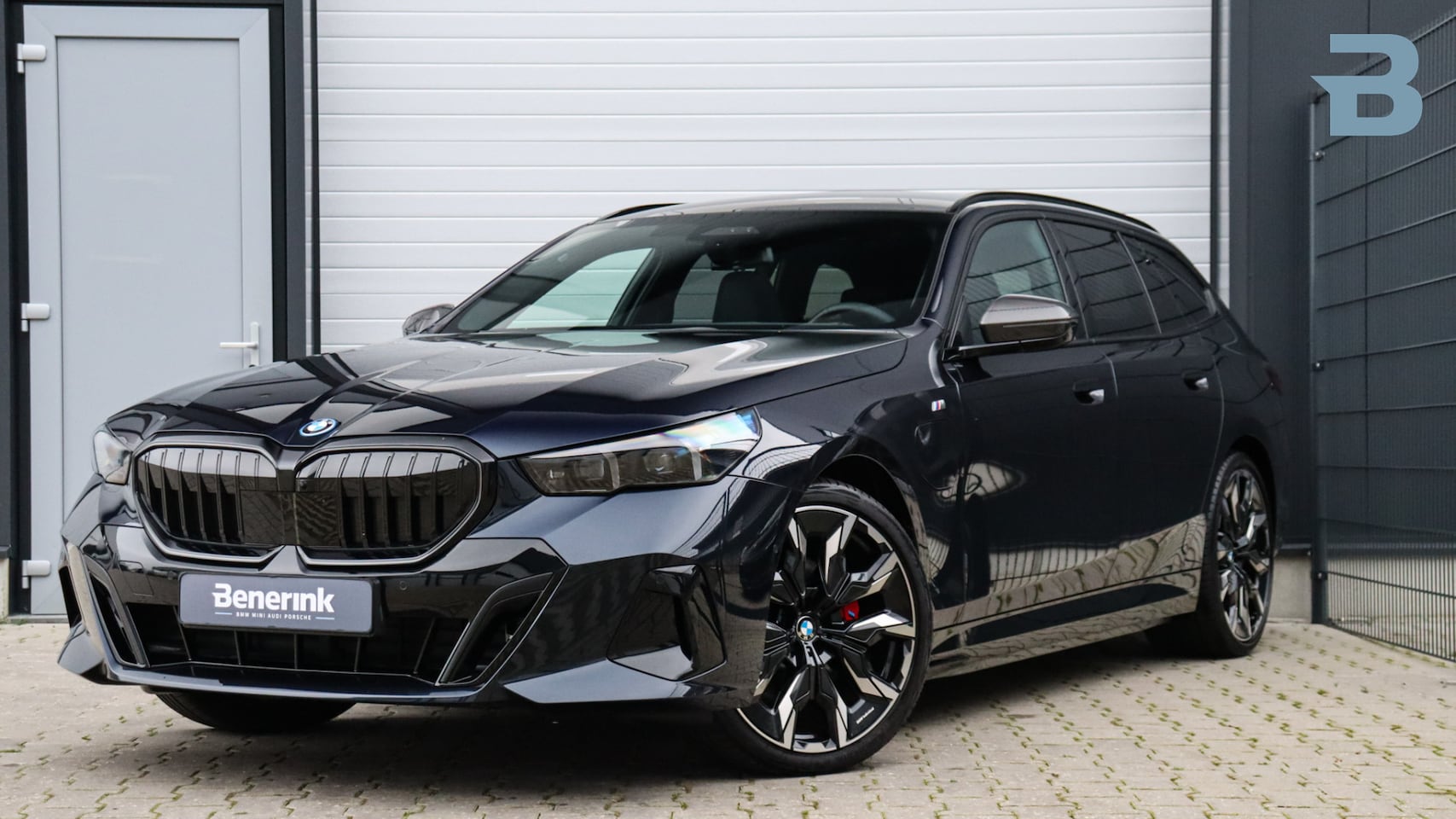 BMW 5-serie Touring - 530e xDrive M-Sport Pro | Stoelventilatie | Bowers & Wilkins | M Carbon exterieur | Onders - AutoWereld.nl