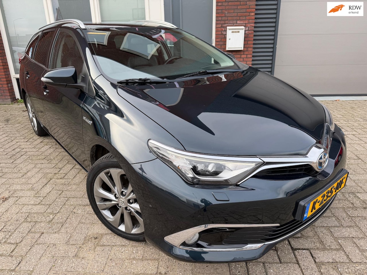 Toyota Auris Touring Sports - 1.8 Hybrid Black Edition / Navi / Camera / PDC - AutoWereld.nl