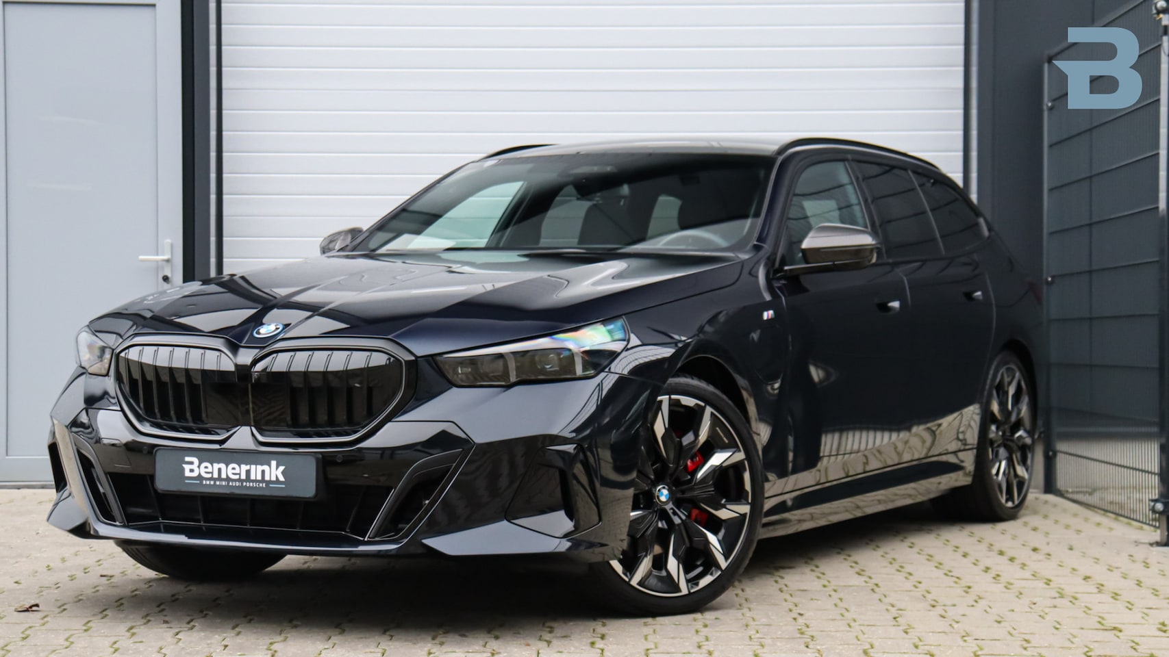 BMW 5-serie Touring - 550e xDrive M-Sport Pro | Stoelventilatie | M Onderstel Professional | M Carbon exterieurp - AutoWereld.nl