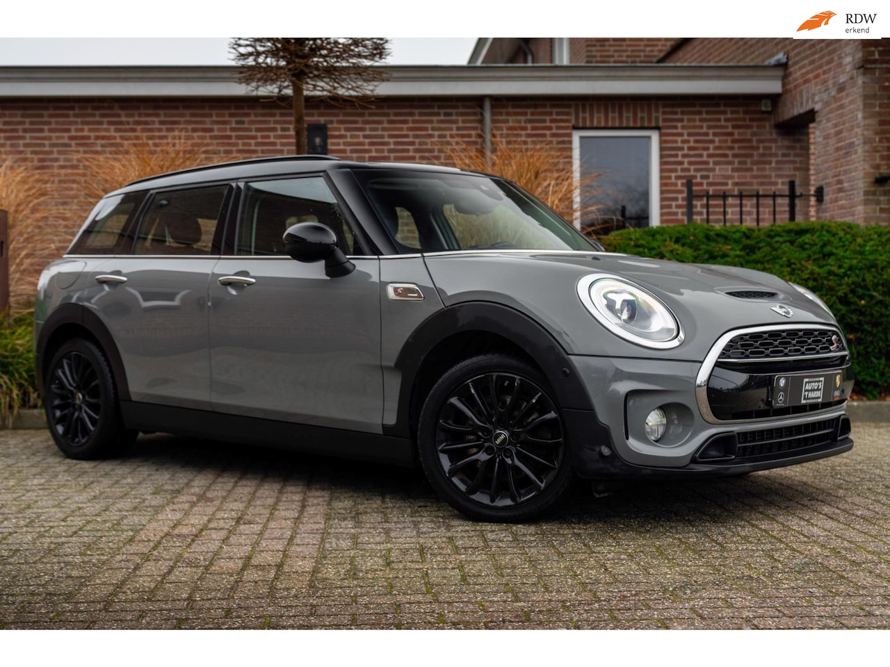 MINI Clubman - Mini 2.0 Cooper S 192 PK Aut. Moonwalk Grey Full LED Stoelverwarming 17'' - AutoWereld.nl