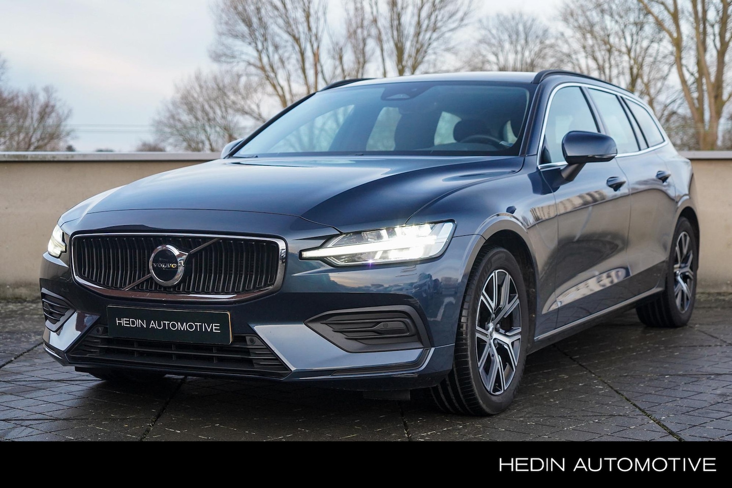 Volvo V60 - 2.0 B3 Core Verwarmbare Voorstoelen + Stuurwiel | Adaptieve Cruise Control | Parkeercamera - AutoWereld.nl