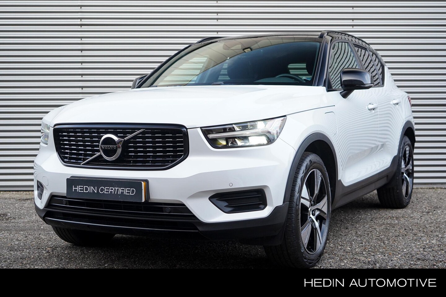 Volvo XC40 - T4 Recharge R-Design | Adaptive Cruise | Trekhaak | Keyless | Parkeercamera | Zwart dak | - AutoWereld.nl