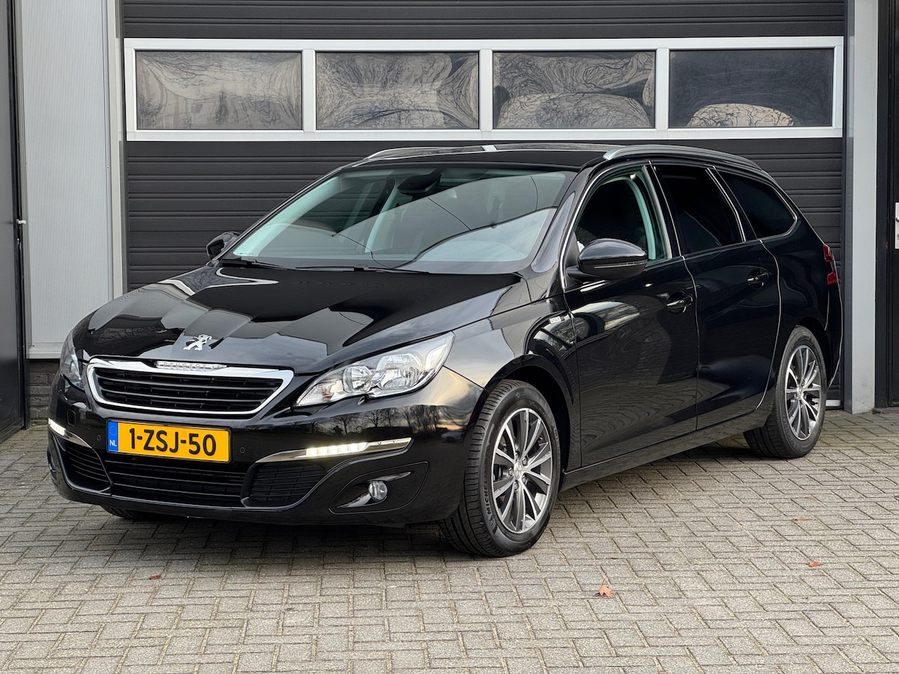 Peugeot 308 SW - 1.2 PureTech Style Trekhaak, Pano, Camera, Navi, Cruise, NAP - AutoWereld.nl