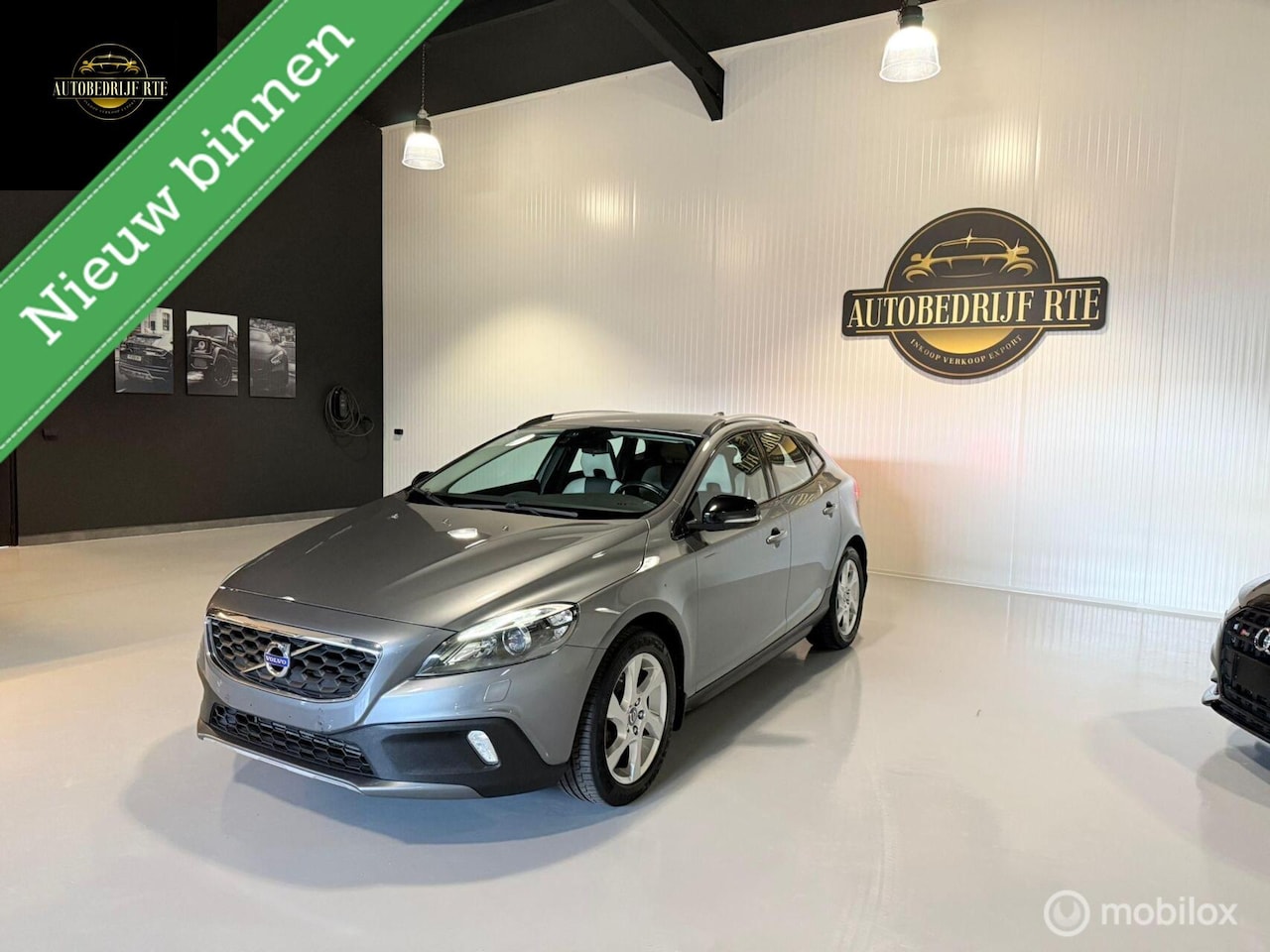 Volvo V40 Cross Country - 1.6 T4 Momentum Dealer onderhouden - AutoWereld.nl
