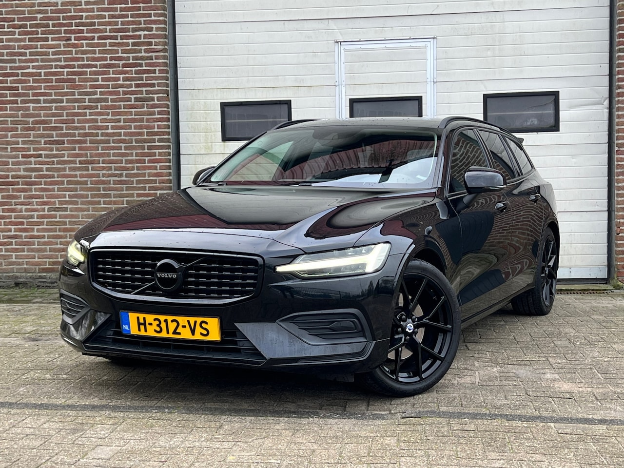 Volvo V60 - 2.0 T4 R-DESING | Goed onderhouden + Orgineel Nederlands | - AutoWereld.nl