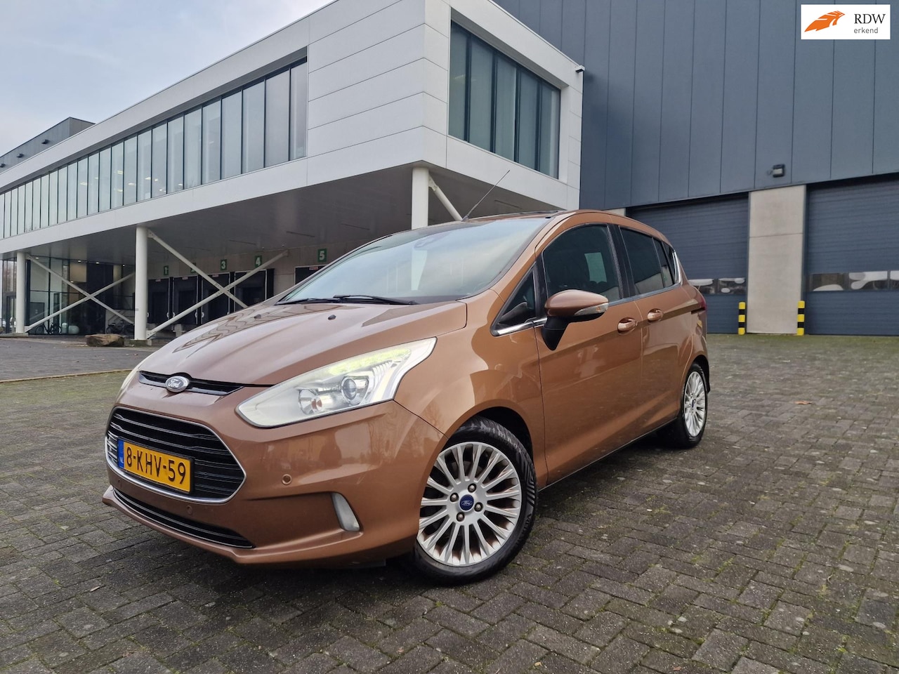 Ford B-Max - 1.0 Titanium PANO NAVI PSENSOR CRUISE TREKHAAK - AutoWereld.nl