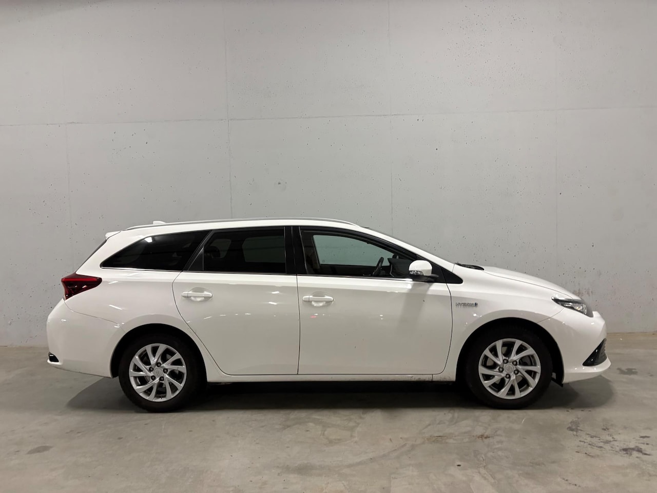 Toyota Auris - 1.8 Hybrid Pano Navi Camera Clima Cruise - AutoWereld.nl
